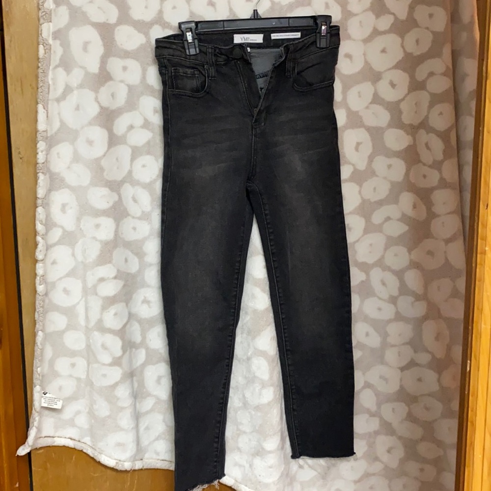 Distressed high waisted jeans